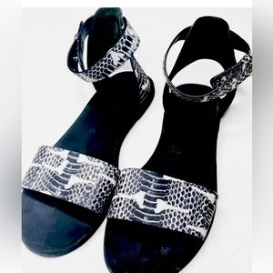 Vince women’s snake print strap sandals size 9.5